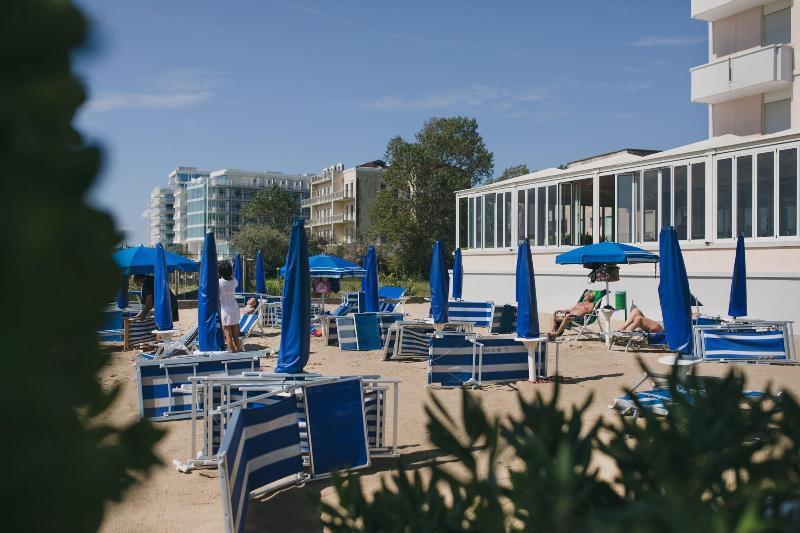 Hotel La Bussola Lido di Jesolo Eksteriør billede
