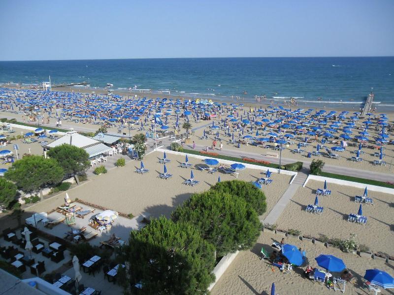 Hotel La Bussola Lido di Jesolo Eksteriør billede