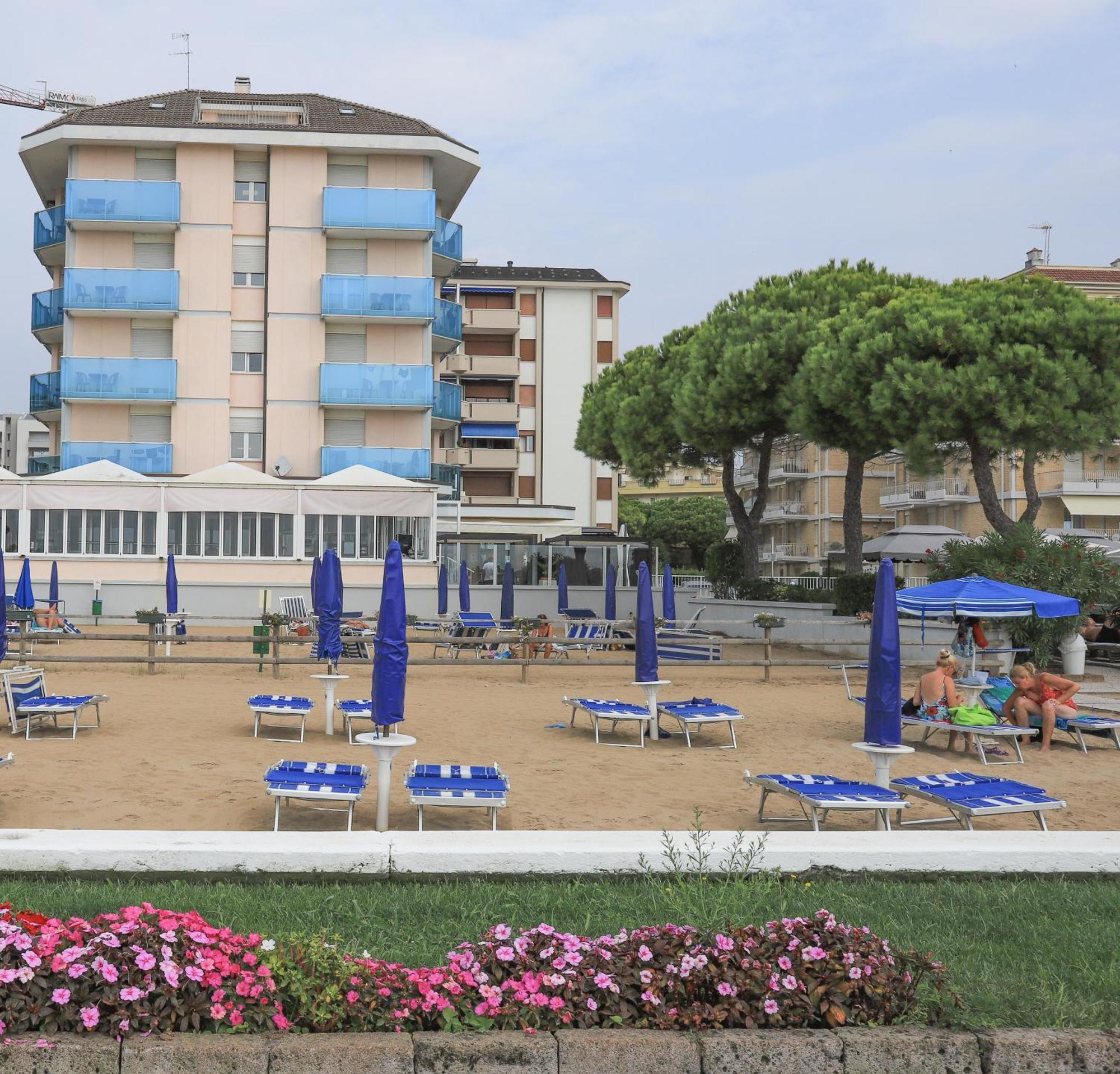 Hotel La Bussola Lido di Jesolo Eksteriør billede