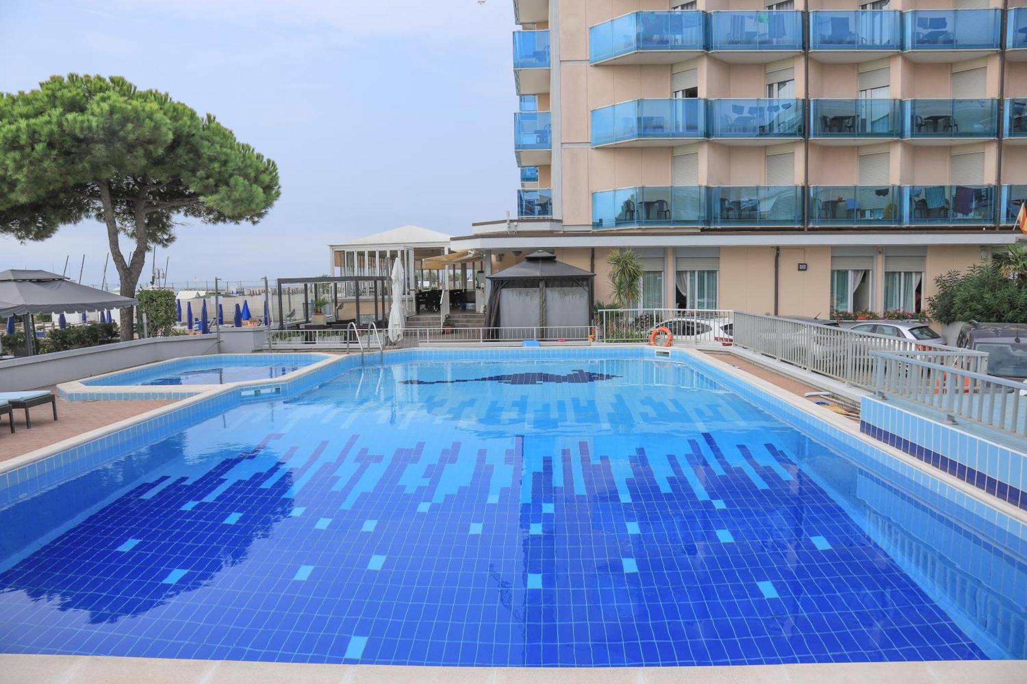 Hotel La Bussola Lido di Jesolo Eksteriør billede