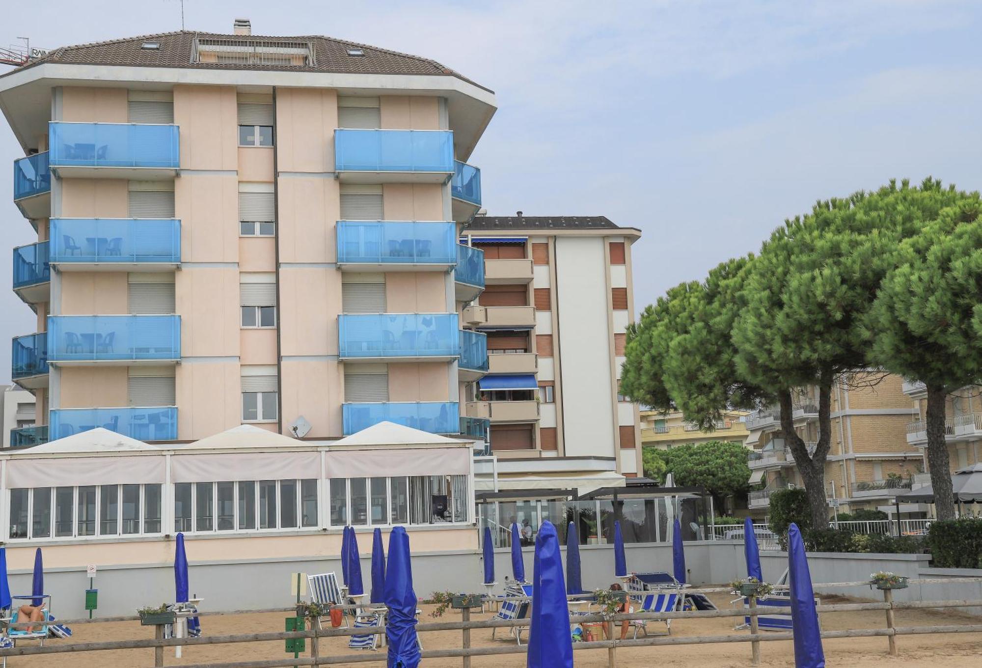 Hotel La Bussola Lido di Jesolo Eksteriør billede