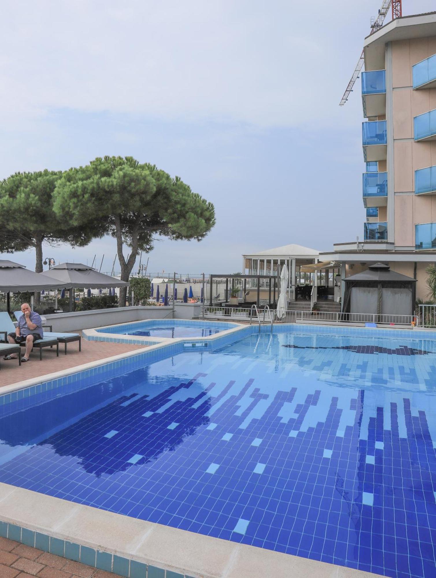 Hotel La Bussola Lido di Jesolo Eksteriør billede