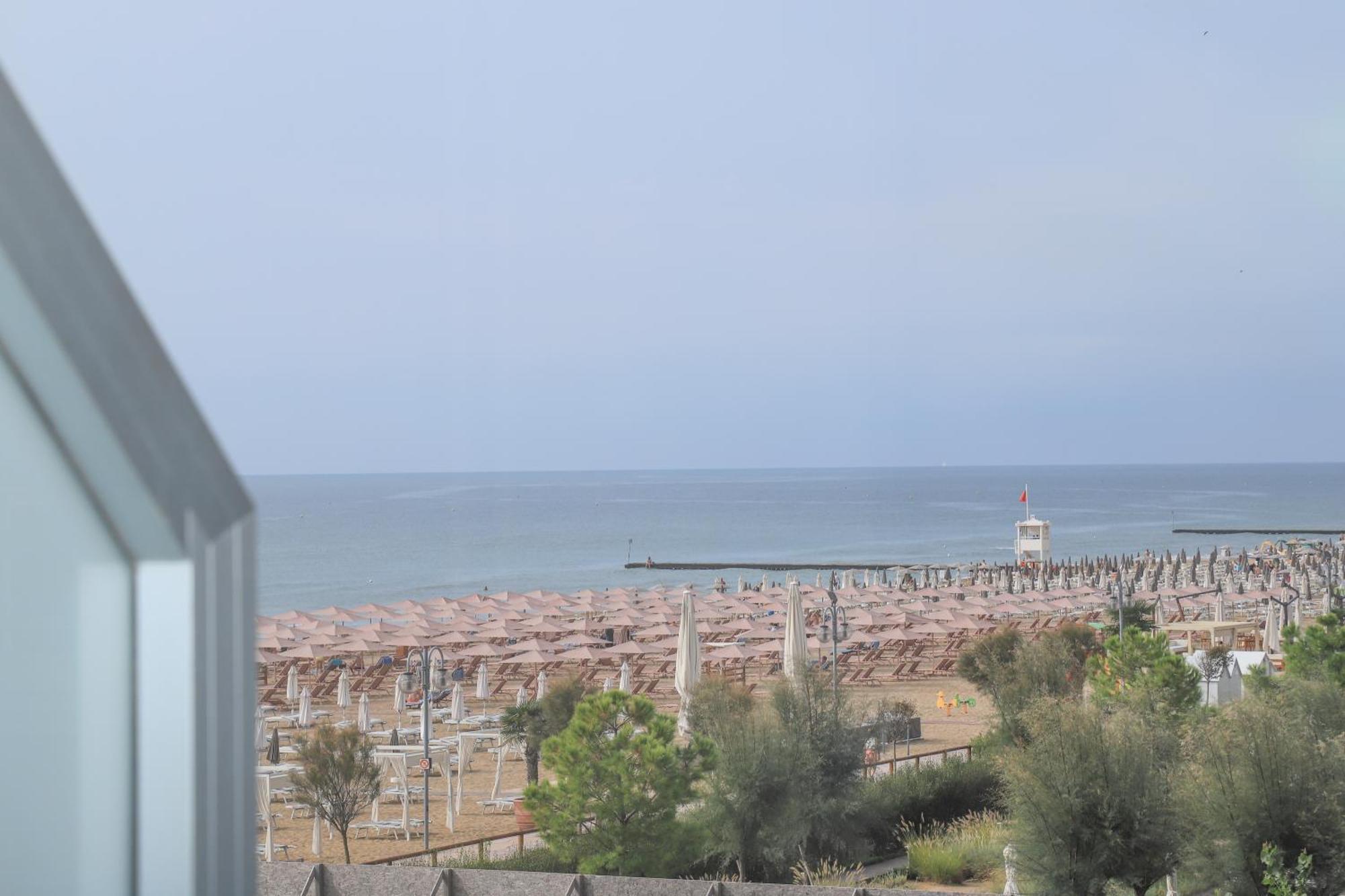 Hotel La Bussola Lido di Jesolo Eksteriør billede