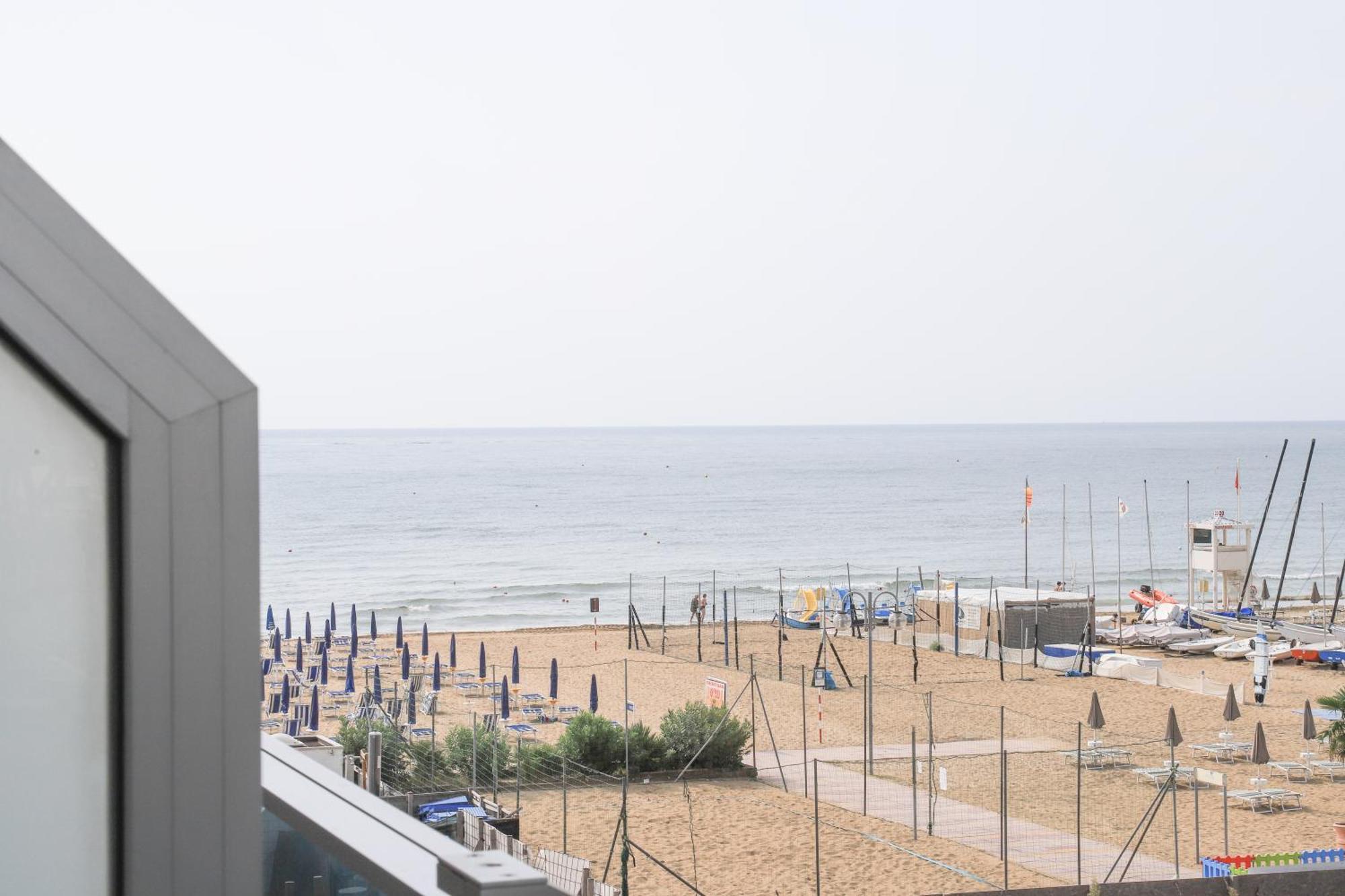 Hotel La Bussola Lido di Jesolo Eksteriør billede