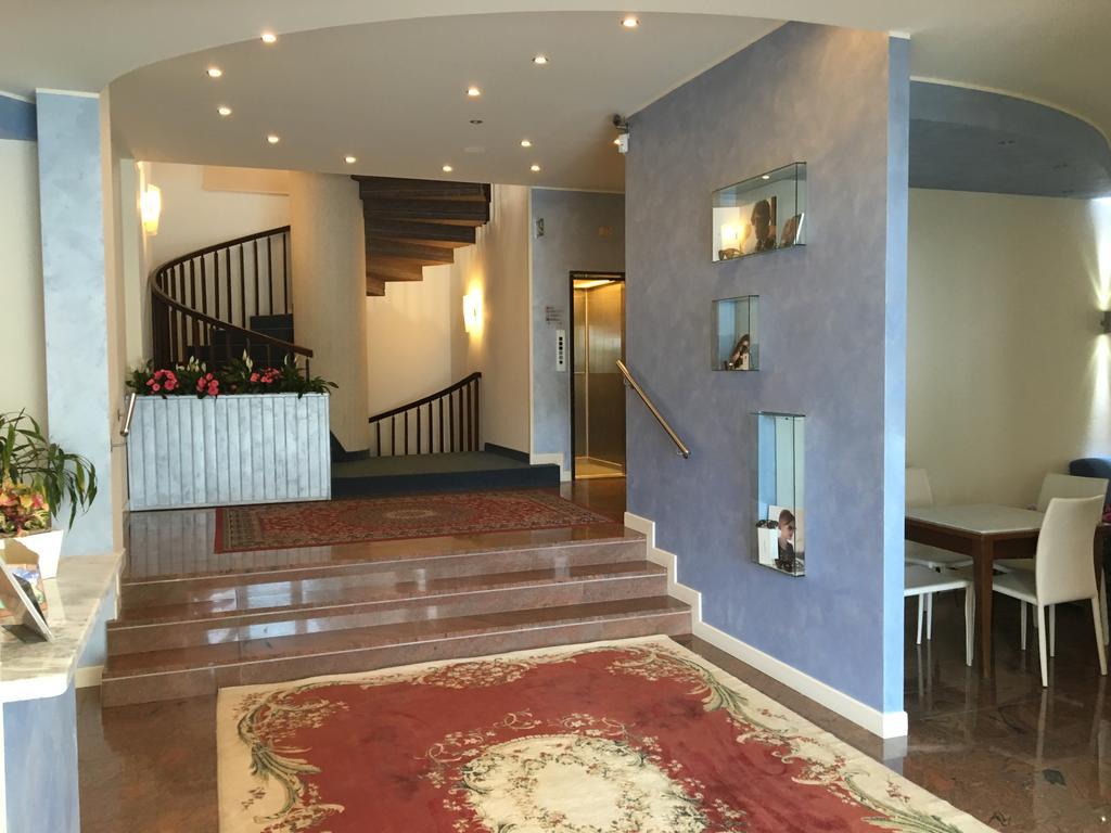 Hotel La Bussola Lido di Jesolo Eksteriør billede
