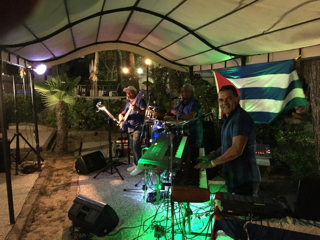 Hotel La Bussola Lido di Jesolo Eksteriør billede
