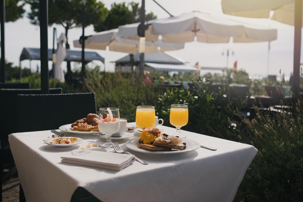 Hotel La Bussola Lido di Jesolo Eksteriør billede