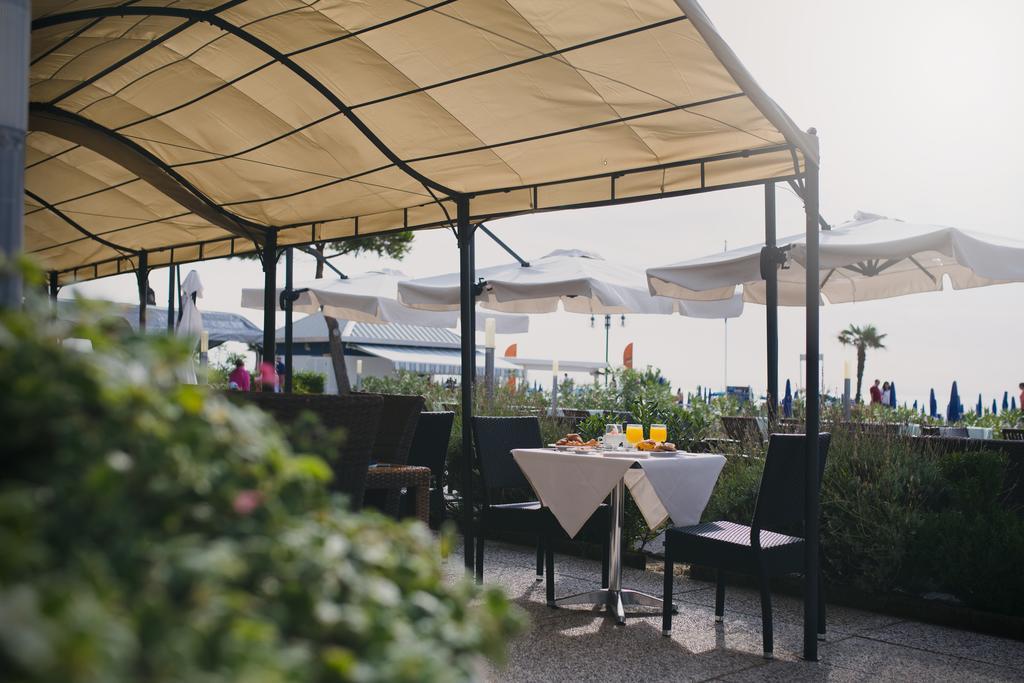 Hotel La Bussola Lido di Jesolo Eksteriør billede