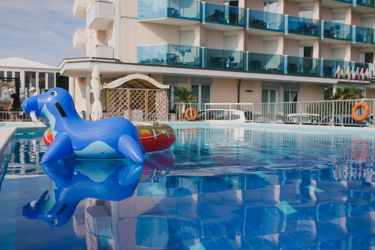 Hotel La Bussola Lido di Jesolo Eksteriør billede